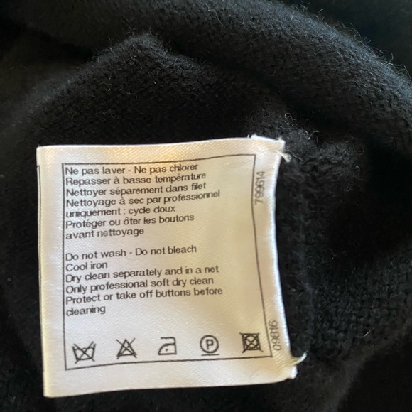 CHANEL Cashmere Sweater - Picture 6 of 6